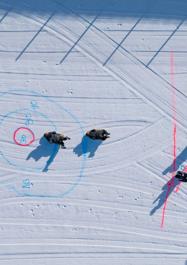 Défi de curling humain en luge