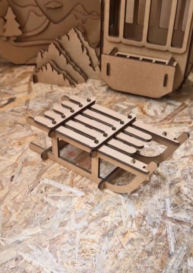 Creative workshop: “Cardboard sled, tree, mountain”.