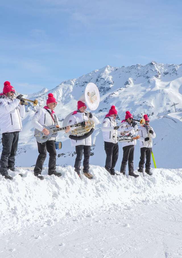 Musical entertainment with Cocktail de Zik