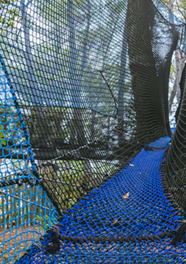 Filets géants dans les arbres - Vikings parc