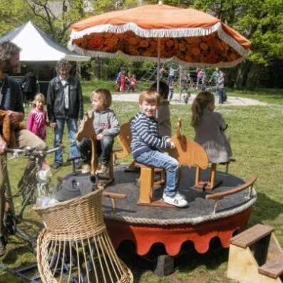 Manège et jeux en bois