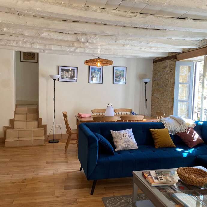 Maison Lou Panieraire dans le bourg de Beynac