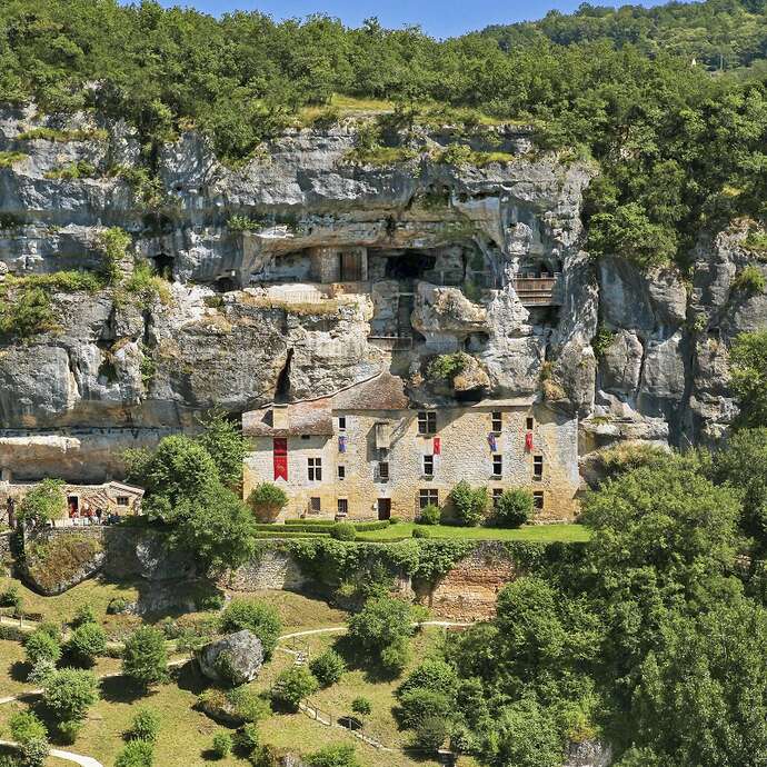 La Maison Forte De Reignac Tursac Sarlat Tourisme Perigord Noir