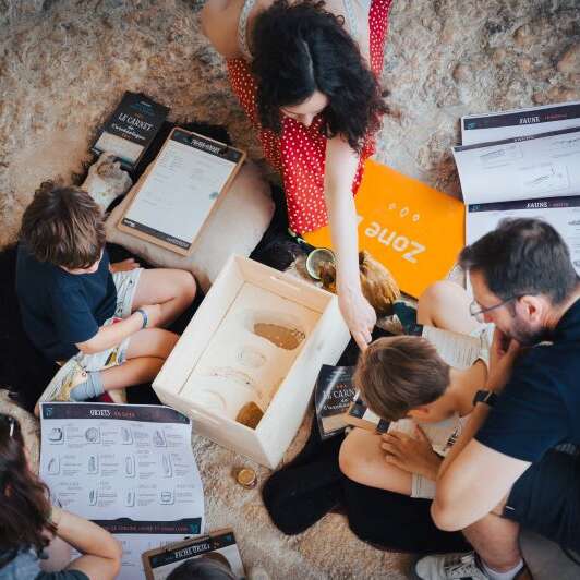 Atelier 100 000 ans sous la falaise - Châteaux en fête