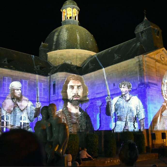 Vidéo-mapping sur l’Hôtel-Dieu de Hautefort