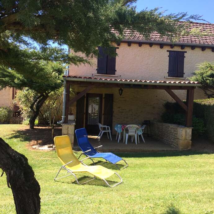 Lapervoisie 1 jardin  piscine et proche de Sarlat