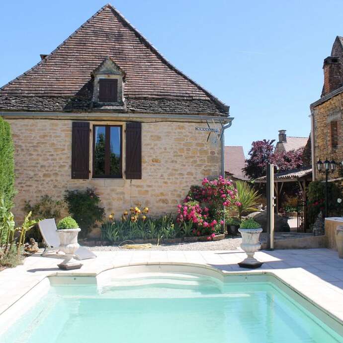 Le Bercail avec piscine chauffée proche de Sarlat