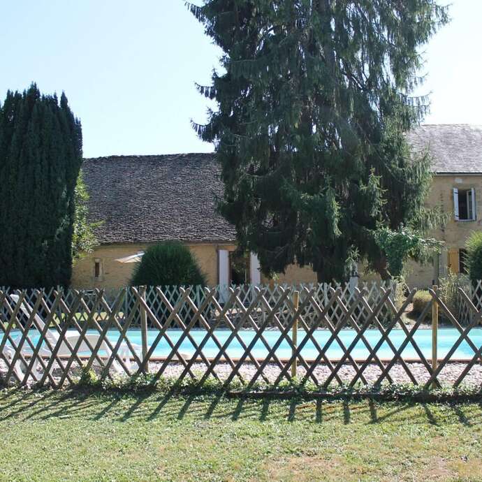 Le Pigeonnier piscine privée proche de Sarlat