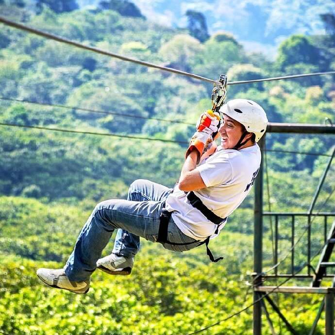Été actif : Tyrolienne géante de la Tour de Moncalou