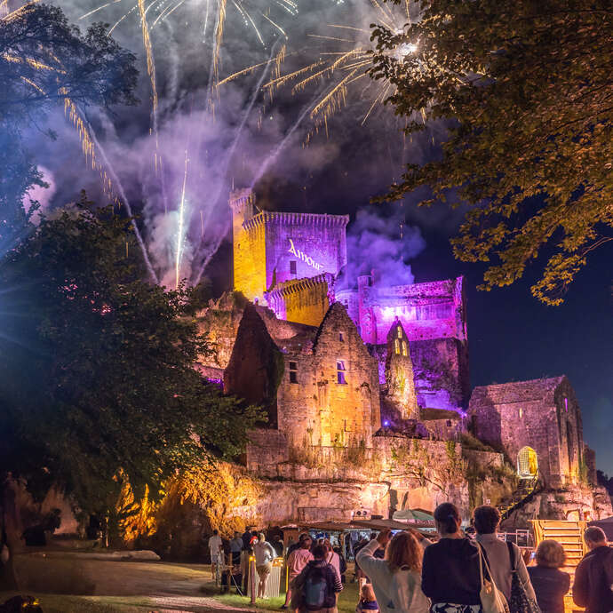 Soirées mystères et lumières à Commarque