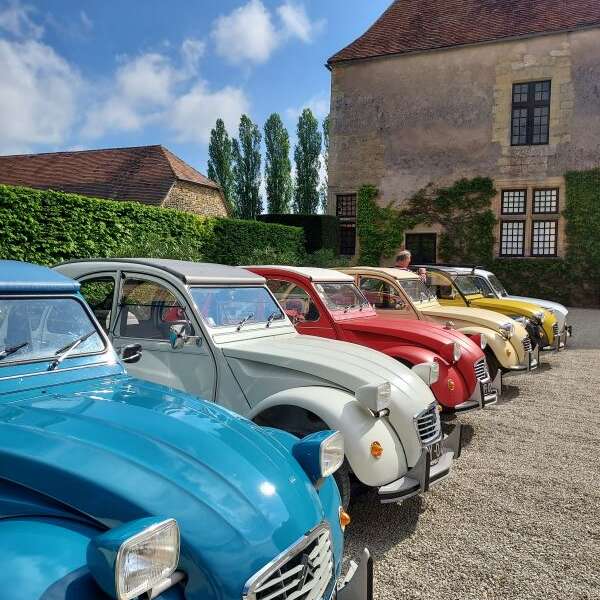 Exposition de voitures d'époque - Châteaux en fête