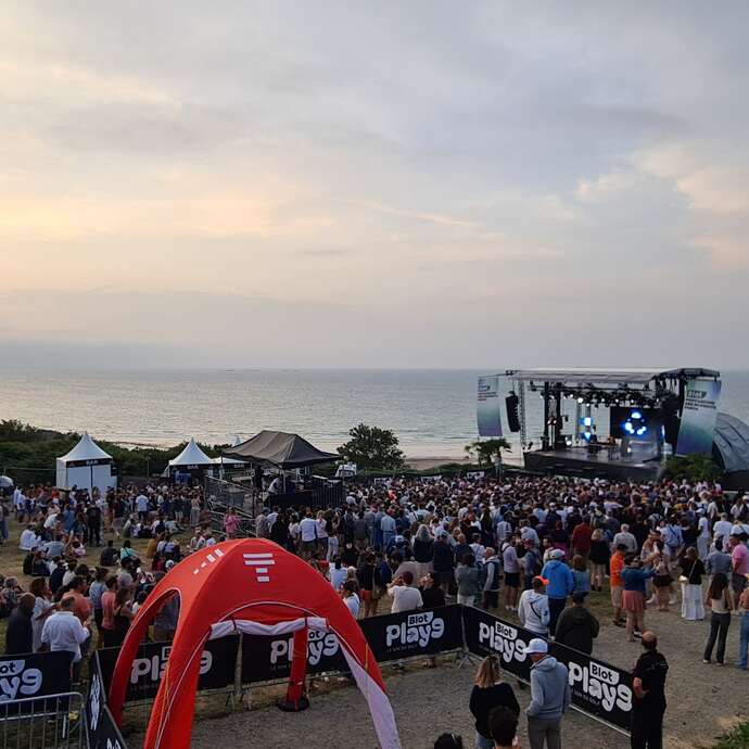Festival - Blot Play9