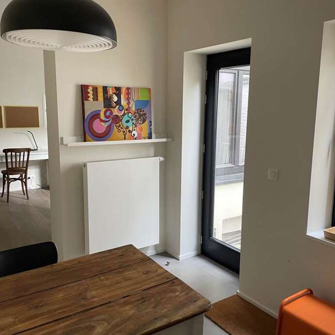 Close to EU district, studio meublé