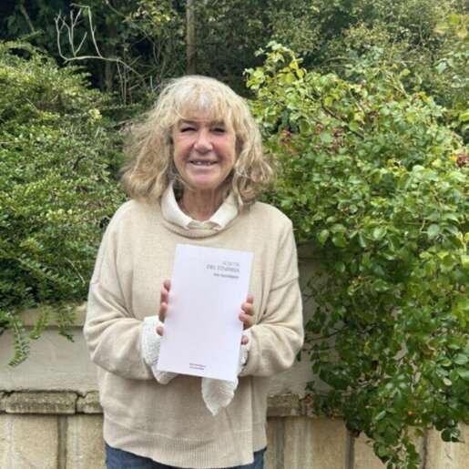 Présentation d'un ouvrage et séance de dédicaces