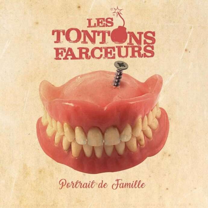 Scène d'Été au Centre Bourg : Les tontons farceurs