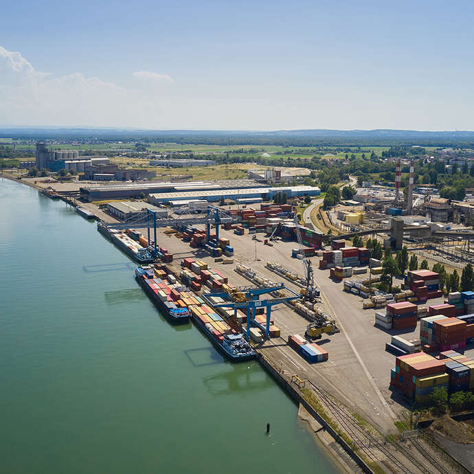 Führung durch den Hafen von Ottmarsheim - Swissterminal Führung durch den Hafen von Ottmarsheim - Swissterminal