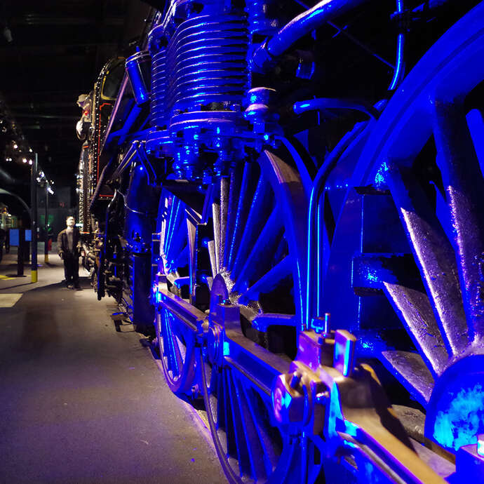 Guided tour: from the steam locomotive to the TGV