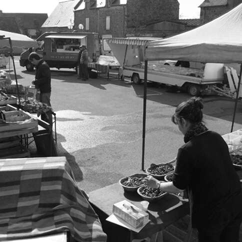 Marché au Vivier-sur-Mer