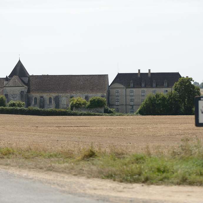 Prieuré Roman de Villesalem