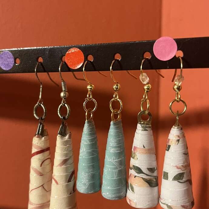 Atelier boucles d’oreilles en papier avec Mariette Clouet