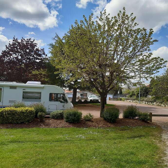 AIRE CAMPING-CAR LA BOISSIERE DU DORE