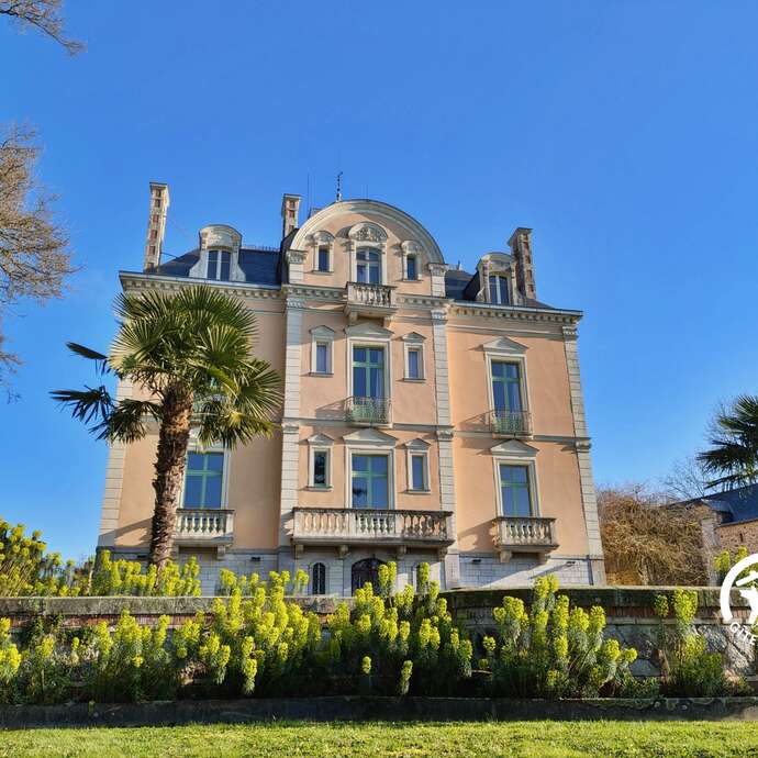 CHÂTEAU DE LA ROCHE, 11-12 PERSONNES