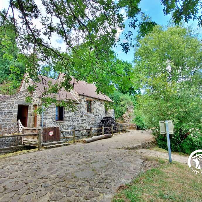 LE MOULIN AU DOMAINE DE TROTTÉ