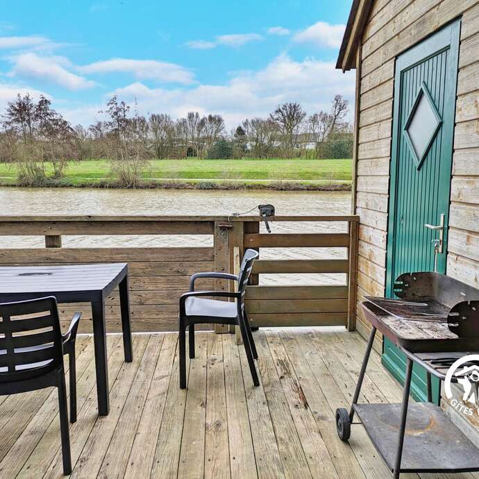 CHALET LE SANDRE, LES PIEDS DANS L'EAU, 5-7 PERS