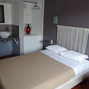 HOTEL* LES VOYAGEURS