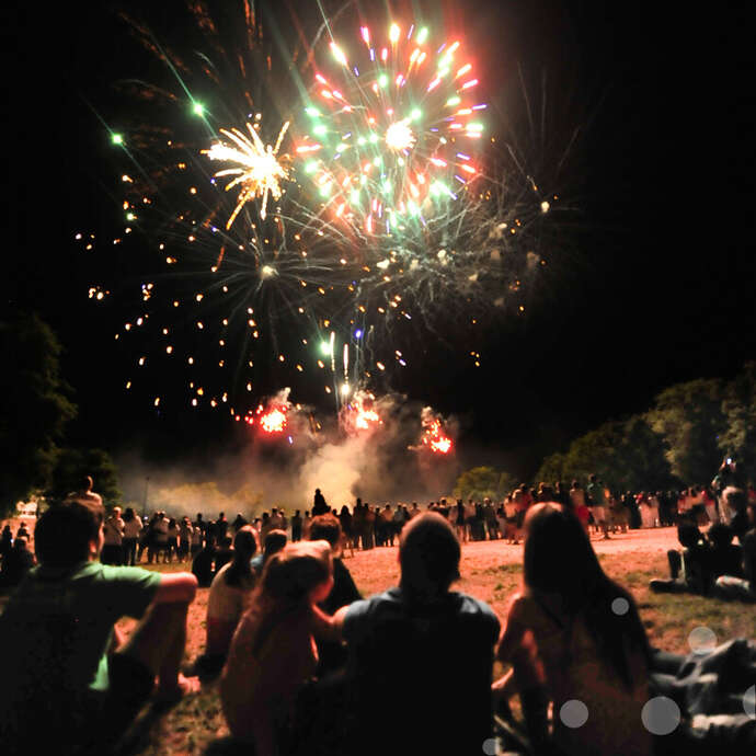 Bal des Pompiers sur l'île de La Bourgnatelle