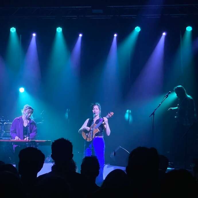 ANITA en concert pour le Folk Club de Cahors avec chanson pop électro