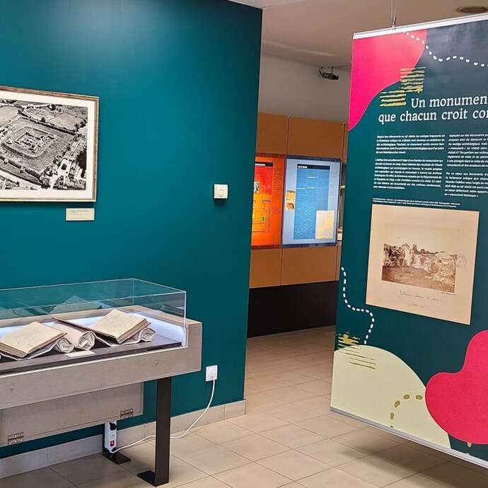 VISITE COMMENTEE DE L'EXPOSITION DE CURIEUSES RUINES ET DE LA FORTERESSE ANTIQUE