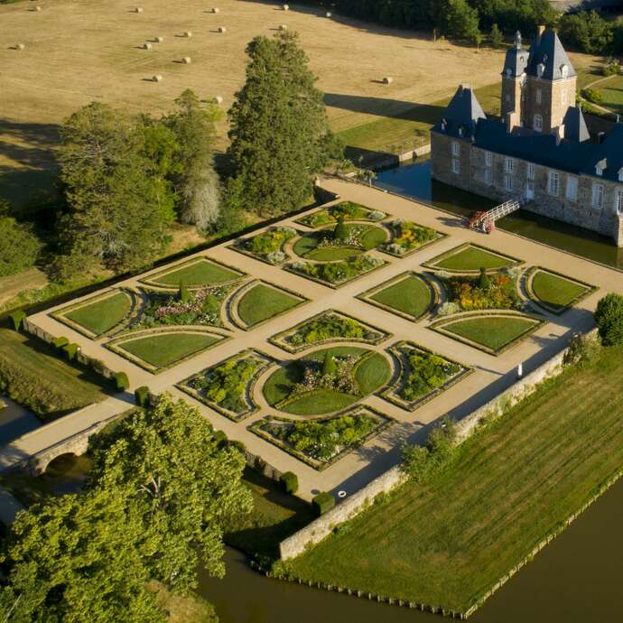 Art'Six - Exposition d'art contemporain dans les jardins
