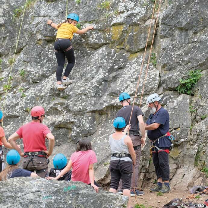INITIATION À L'ESCALADE