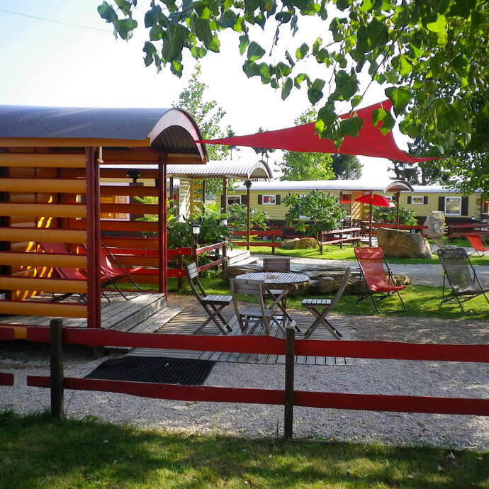 Camping "Sur la Route du Der" - Location de Mobil-homes - Roulottes