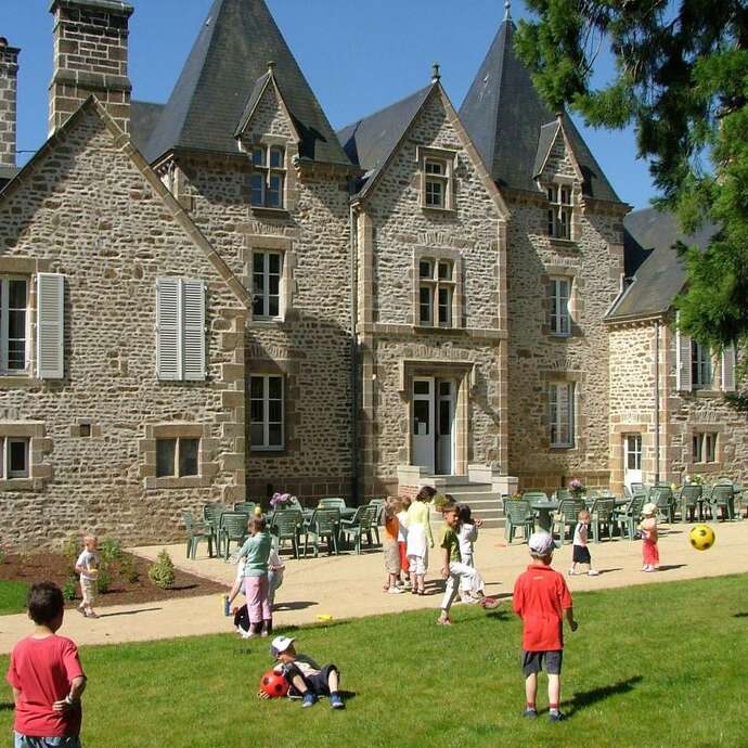 GÎTE ÉTAPE ET SÉJOUR - LE CHATEAU DU BOURG