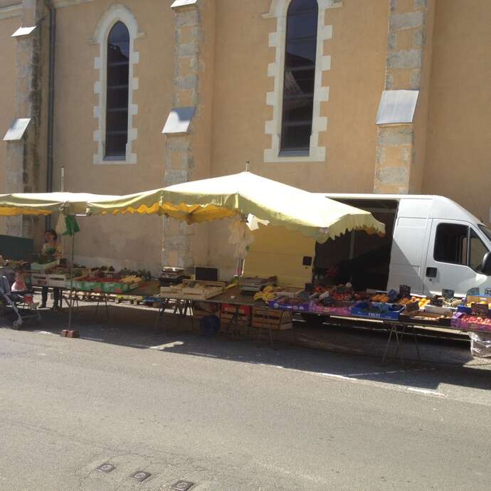 MARCHÉ HEBDOMADIARE D'ANDOUILLÉ