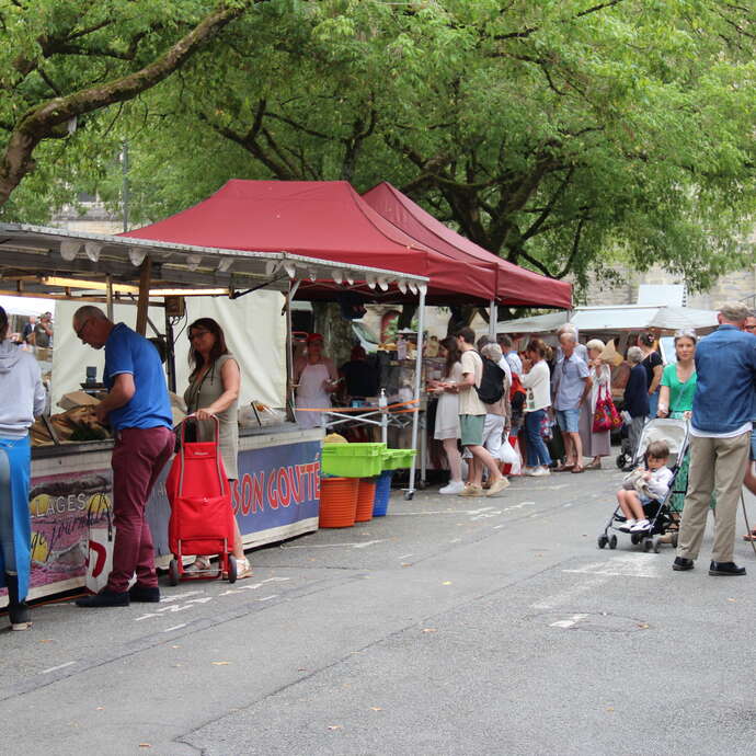 Marché du Bourgneuf-la-Forêt