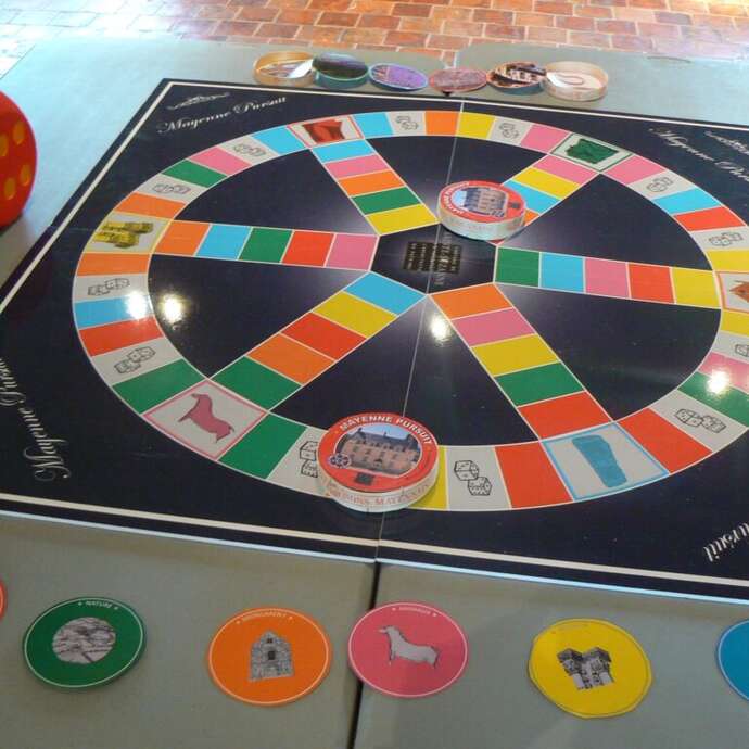 Jeu en famille: Mayenne Pursuit