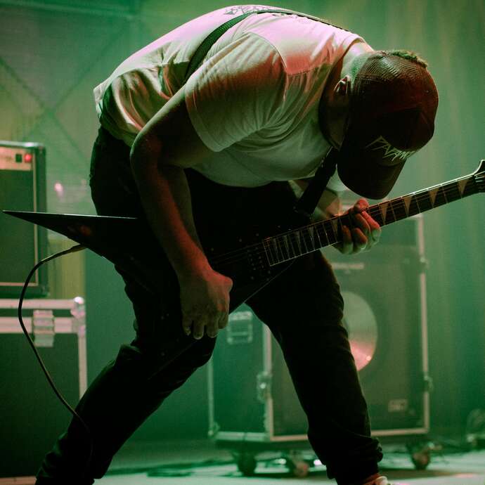 PROJECTION DU CONCERT DE REGARDE LES HOMMES TOMBER (METAL)