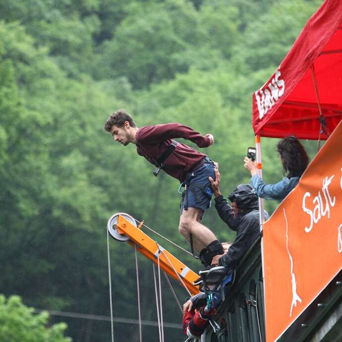 ELASTIC CROCODIL BUNGEE PYRÉNÉES - SAUT À L'ÉLASTIQUE