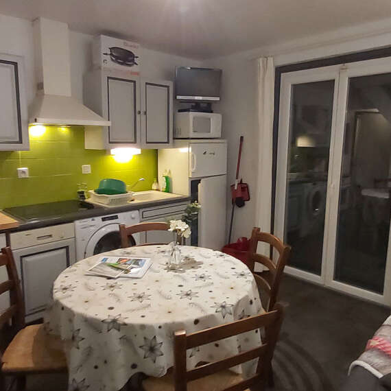 APPARTEMENT DANS MAISON