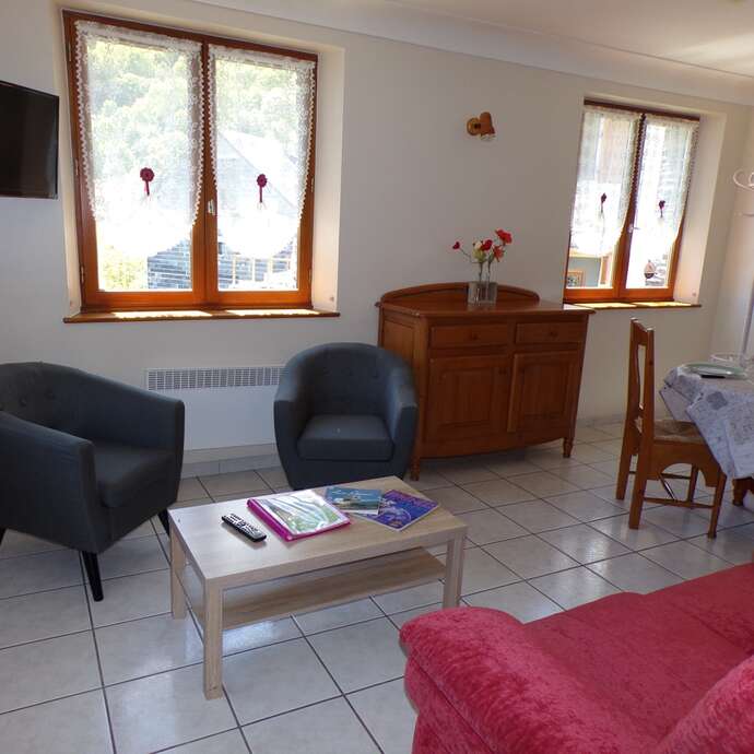 APPARTEMENT DANS MAISON