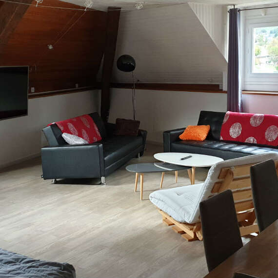 APPARTEMENT DANS MAISON