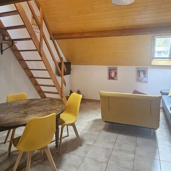 APPARTEMENT DANS MAISON