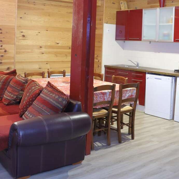 APPARTEMENT DANS MAISON