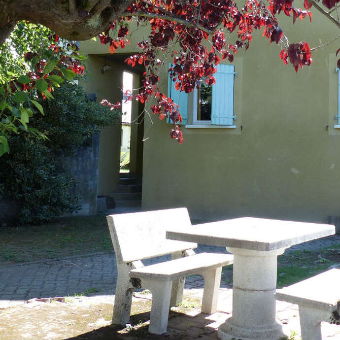 APPARTEMENT DANS MAISON