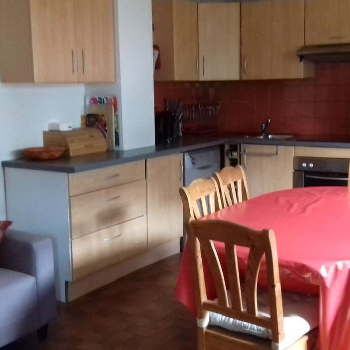 APPARTEMENT DANS MAISON ANCLADE