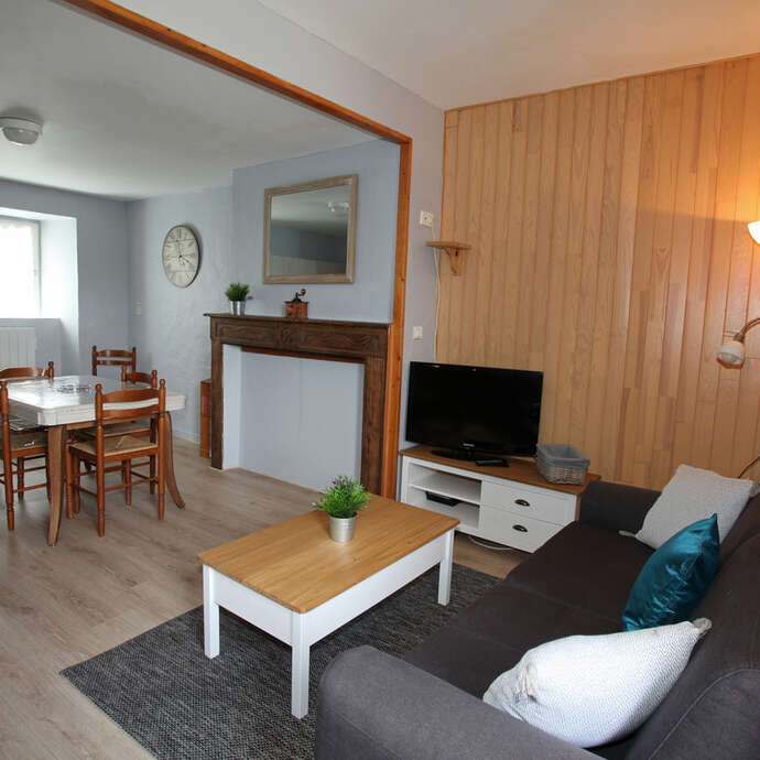 APPARTEMENT DANS MAISON