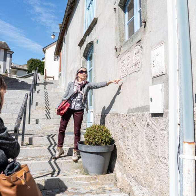 Secrets de villages : "Esquièze : traditions villageoises en Pays Toy au pied d'un château de légendes !"